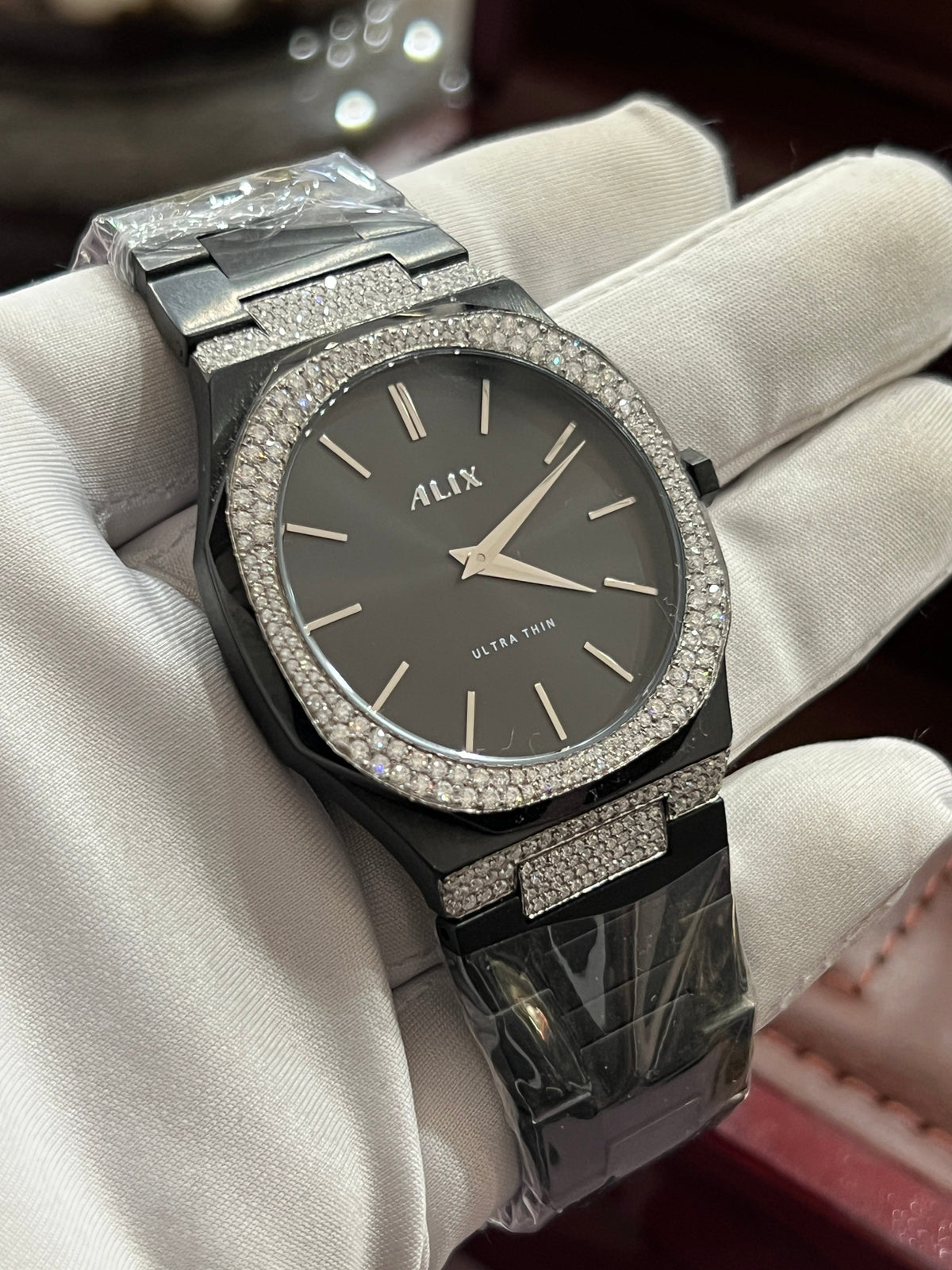 Black dial with stainless steel & Moissanite Diamond, Classic design Analog Watch